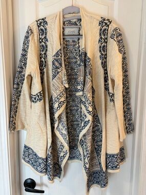 JOHN MARK Cream and Navy Patterned Open-Front KIMONO like new.
